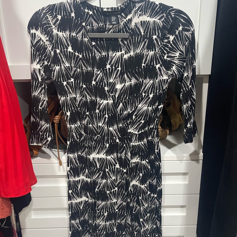 Willi Smith Black and White Sheath Dress with Cuffed Sleeves